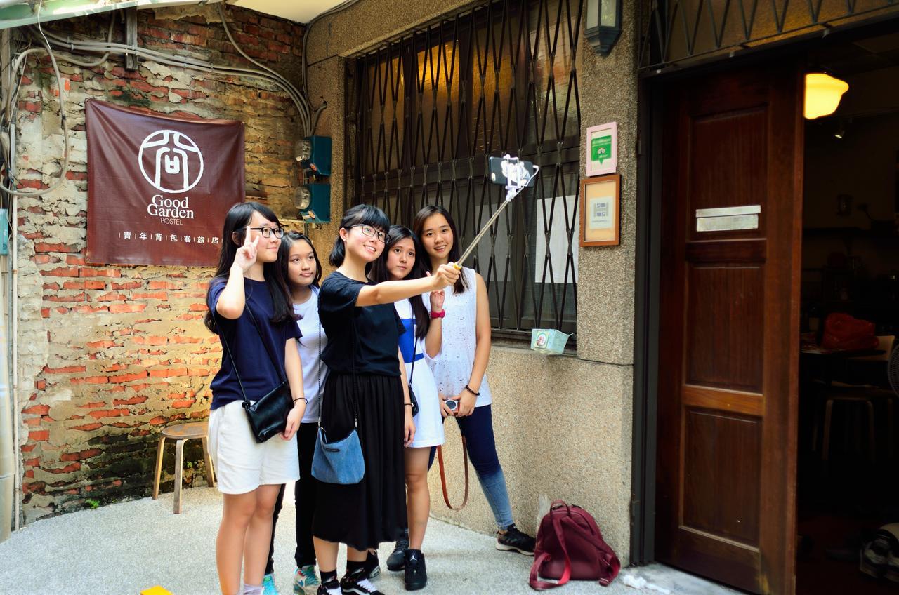 Good Garden Female Hostel Tainan Exteriör bild